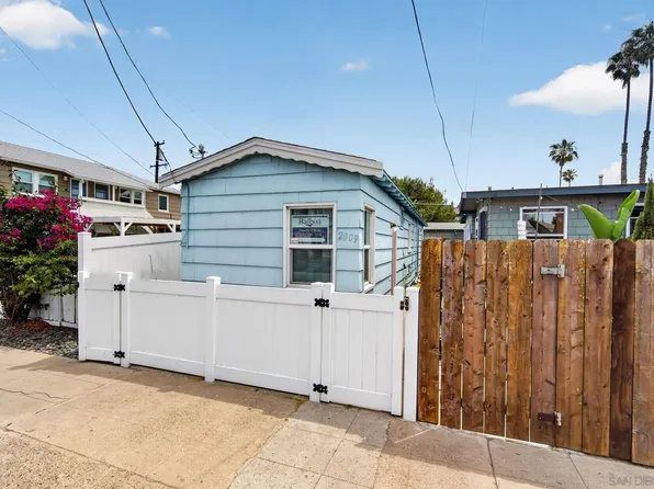 2009 Bacon St, San Diego, CA 92107