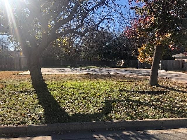 2nd image of 908 Meadowlark Ln