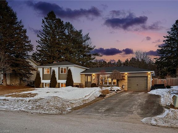 2nd image of 35 Douglas Cres