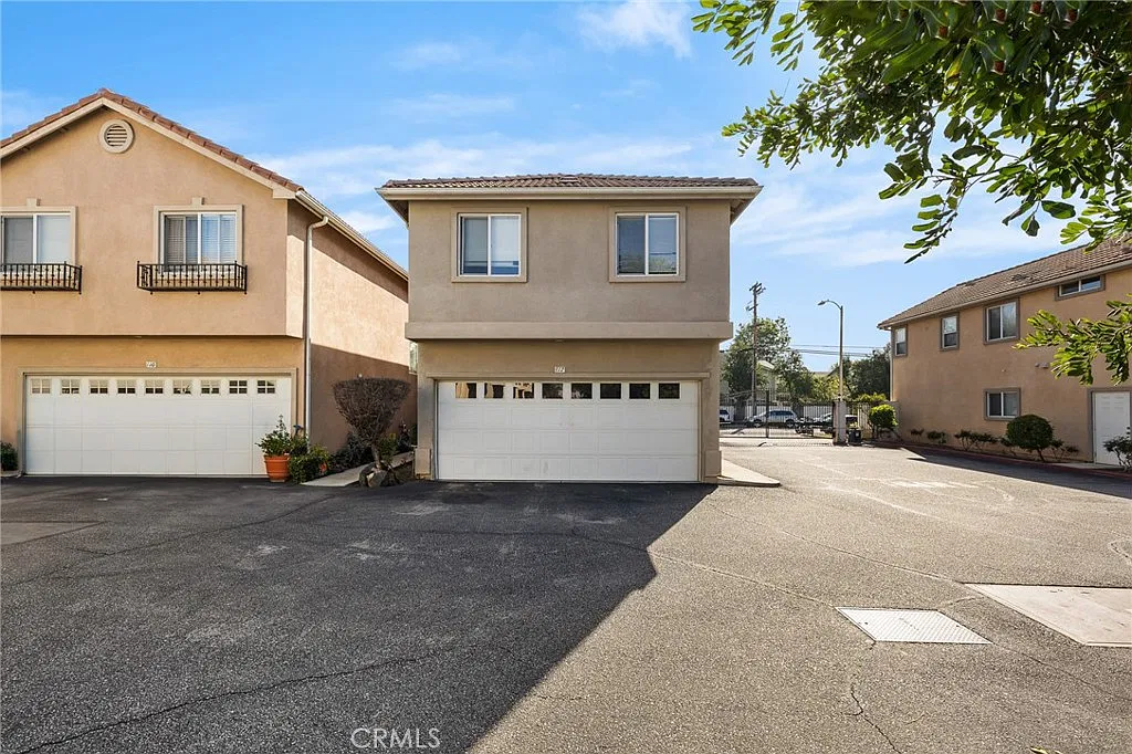 3 bed, 2.5 bath, 1440 sqft, $3,750 — Photo 1