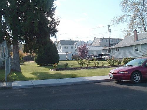 Dividible Dbl Lot - House & Yard from Front East Corner