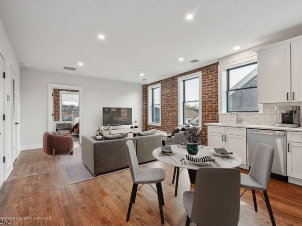 35-37 Main St #3A
