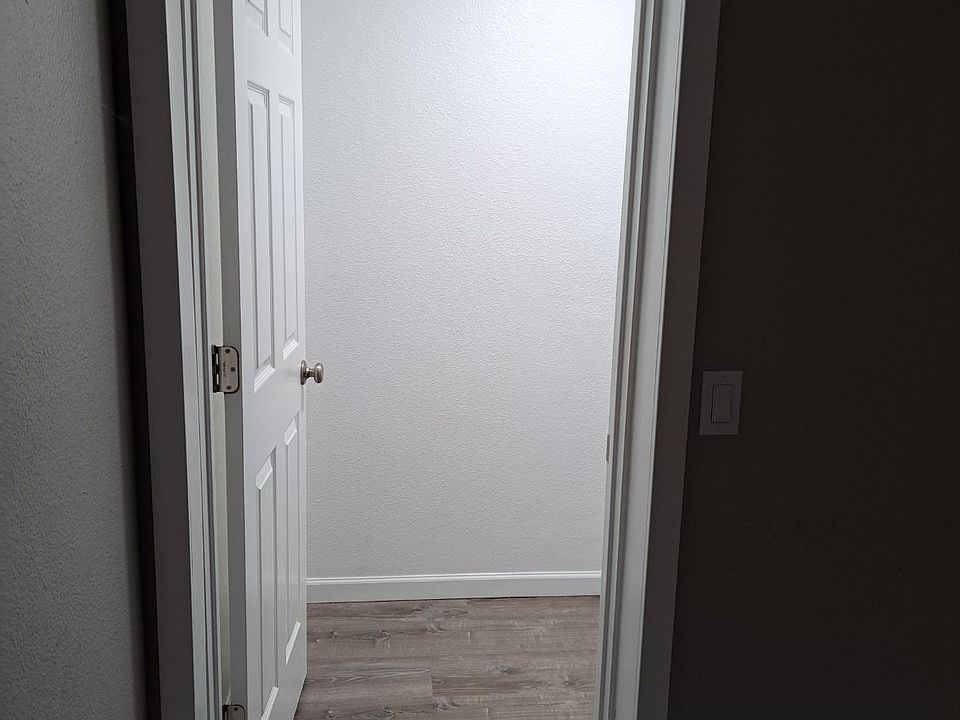 Entry to laundry room