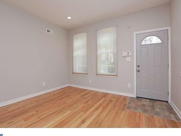 4th image of 1438 N Myrtlewood St