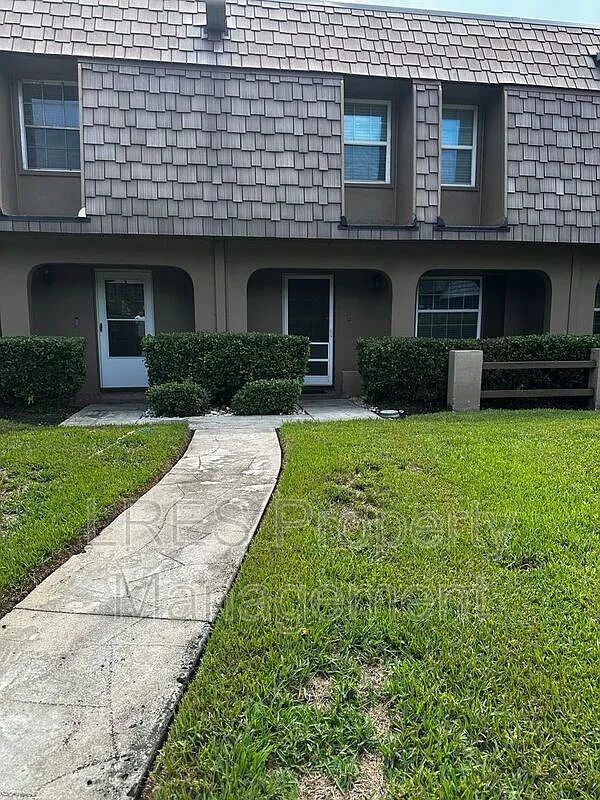 2 bed, 1.5 bath, 1200 sqft, $2,450 — Photo 2