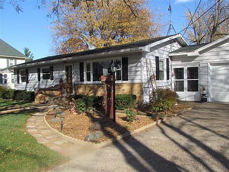 1st image of 704 E 6th Ave
