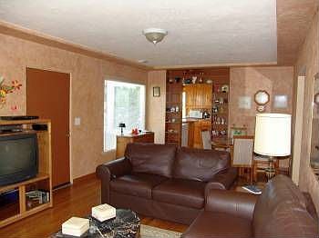 5th image of 245 Marguerite Pl