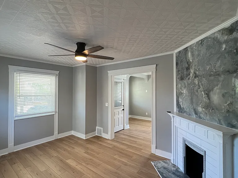 1804 W 45th St #1 — Photo 15