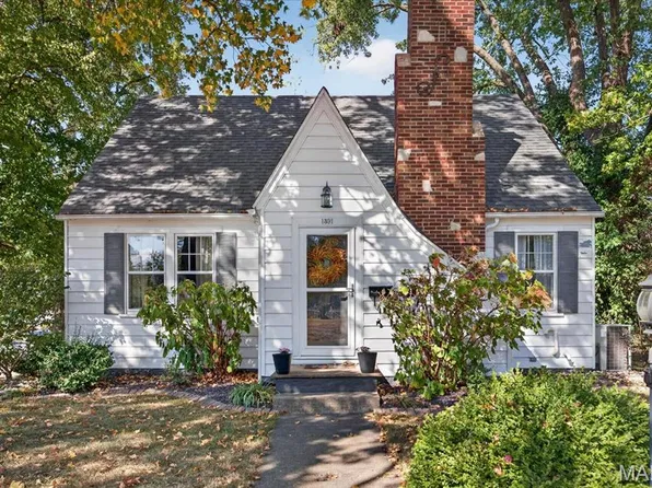 1391 Fairfax St, Carlyle, IL 62231
