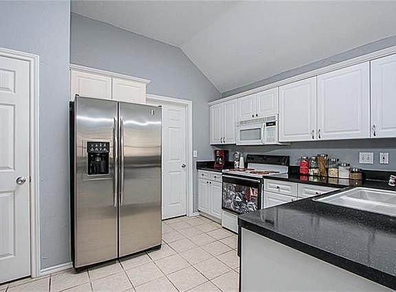 3rd image of 10060 Buckingham Ln