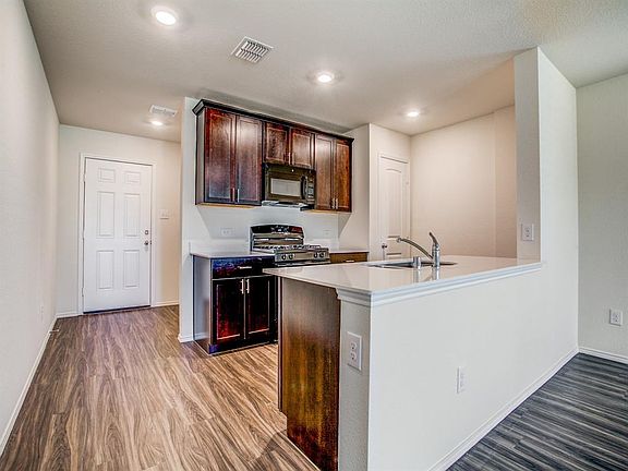 4th image of 1016 Skyline Dr