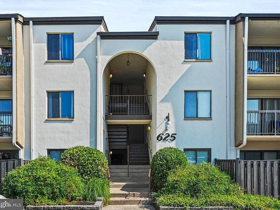 1st image of 625 Center St APT T3