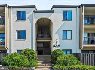 625 Center St APT T3, Herndon, VA 20170