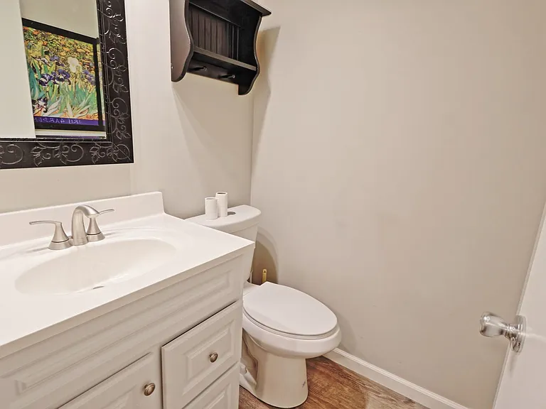 975 Barbizon Dr — Photo 15