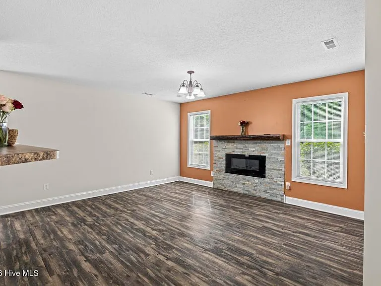 132 Forest Bluff Dr — Photo 9