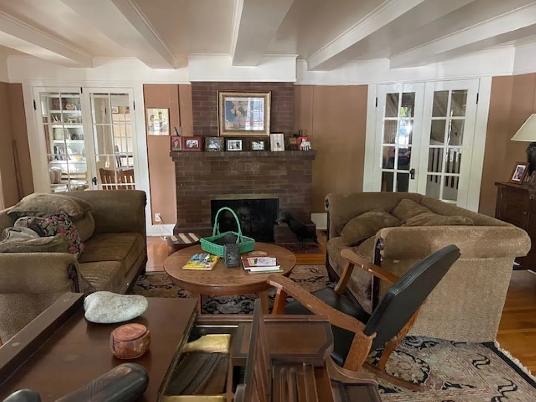 4 bed, 2.5 bath, 2620 sqft, $13,000 — Photo 2