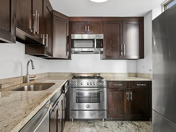 4th image of 236 E 47th St APT 26B