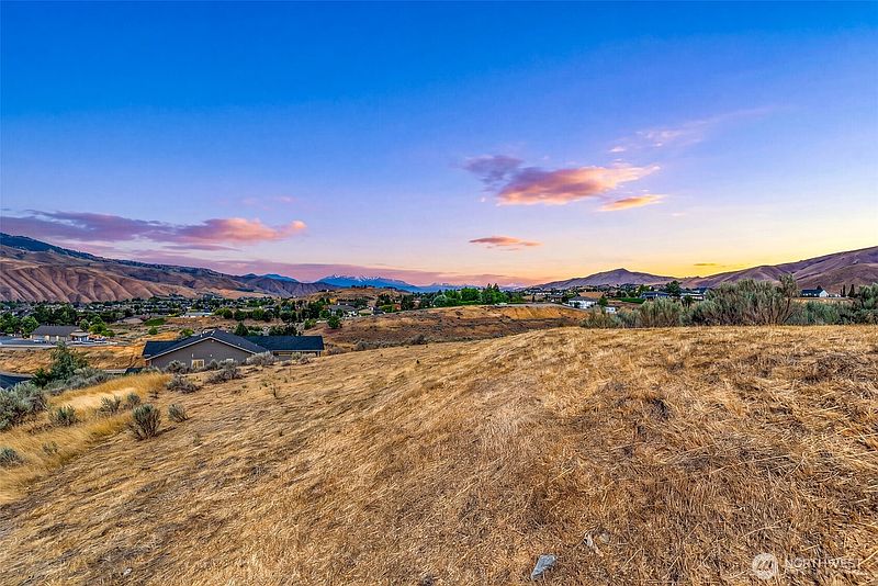 2nd image of 3775 Sky Crest Lane