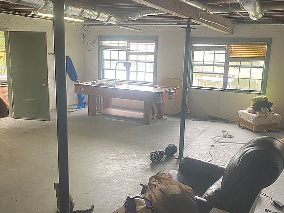 3rd image of 216 Lakeview Dr