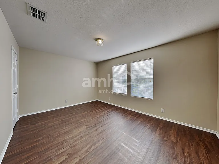 8438 Silver Brush — Photo 16