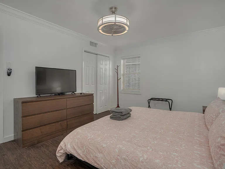 7809 Claremont Dr — Photo 15
