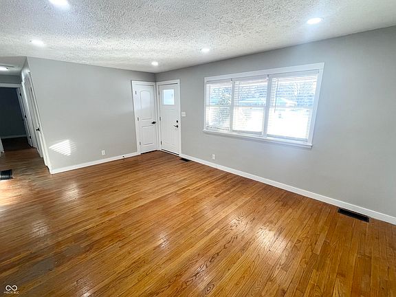 2nd image of 2046 S Bolton Ave