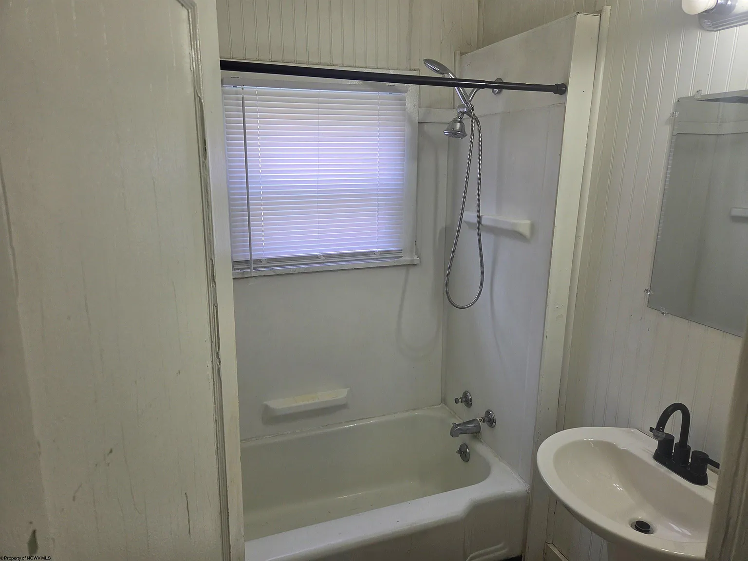 4 bed, 2.0 bath, $2,000 — Photo 3