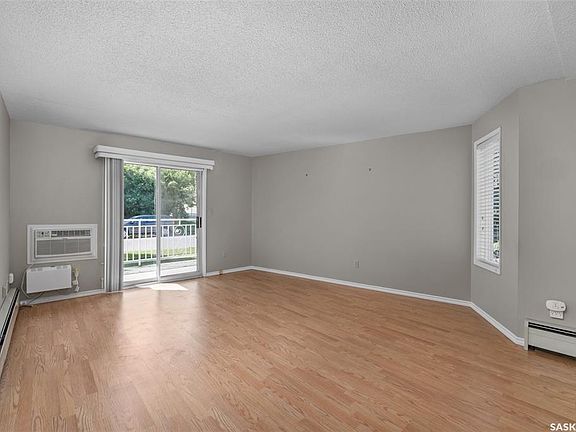 4th image of UNIT 105-66 19th STREET W