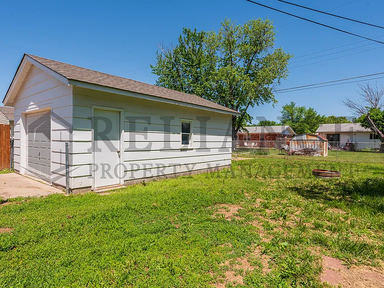 3052 S Bonn Ave — Photo 8