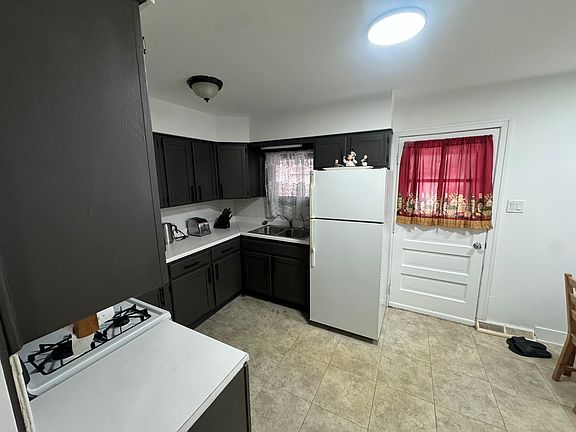 5th image of 9649 S Oak Park Ave