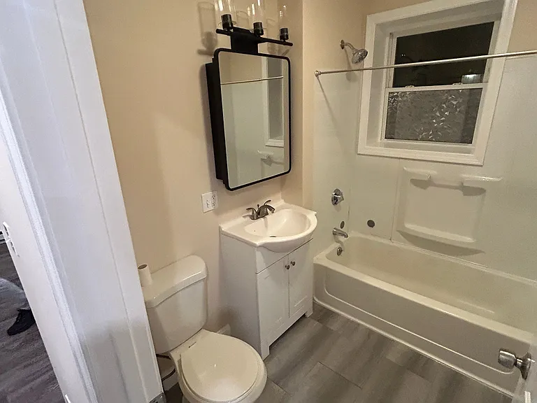 1039 Main St #7 — Photo 4
