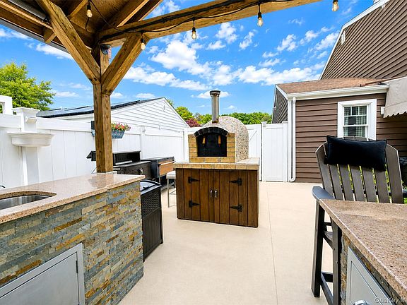 5th image of 42 Live Oak Drive