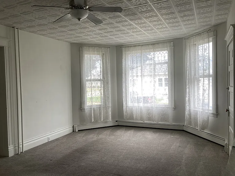 1018 Henry St — Photo 4