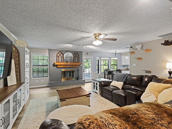 3rd image of 3017 Evangeline St