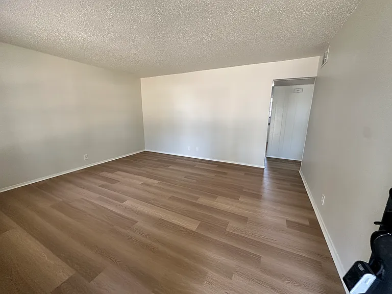 233 Robin Hood Trl — Photo 11
