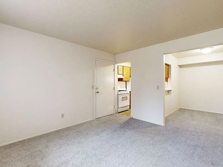 Irish Hills Apartments — Photo 12