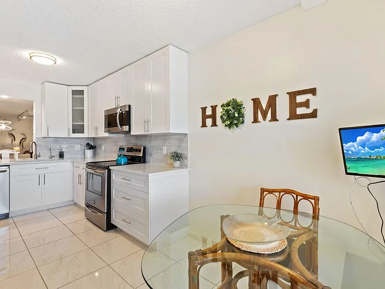 5380 Cedar Lake Dr #304 — Photo 8
