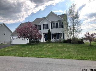 54 Huntswood Ln, Glenmont, NY 12077