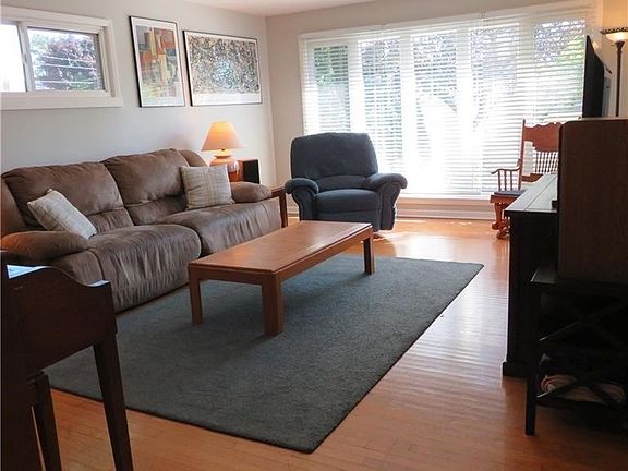 4th image of 10644 Marylane Dr