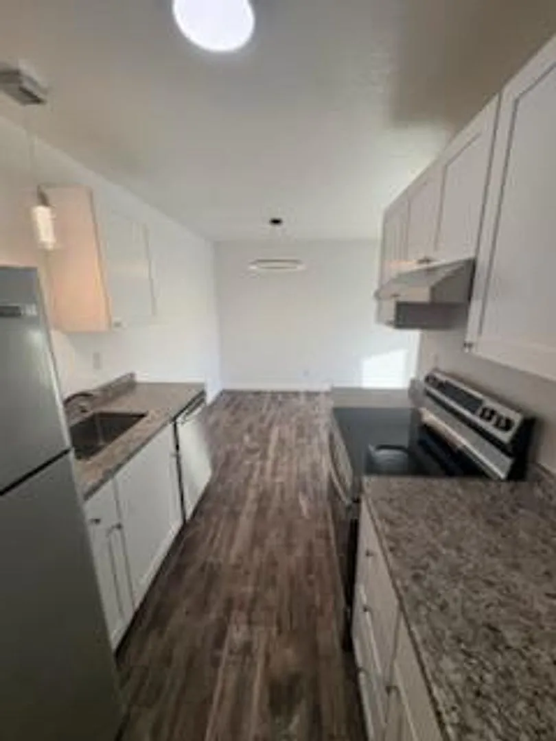 BA801 — Photo 2