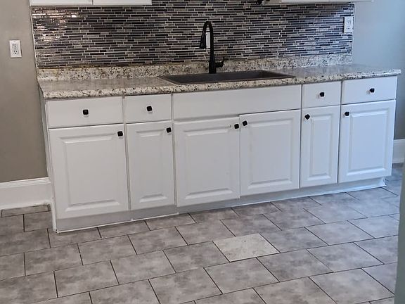 4th image of 10225 Garfield Ave #1
