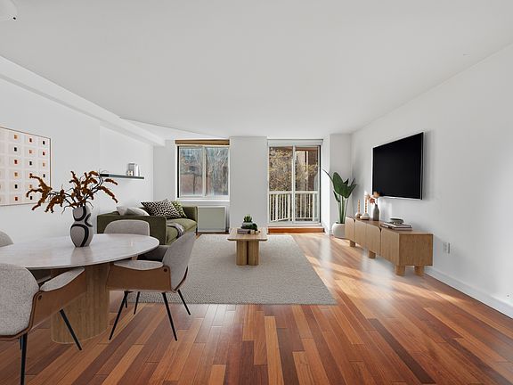 3rd image of 206 E 95th St APT 6B