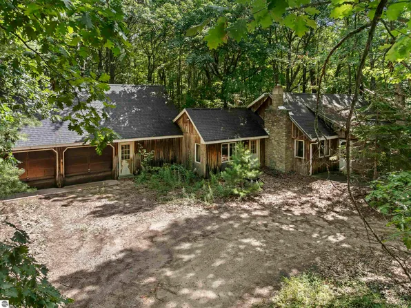 4539 E Sanford Lake Dr, Lake Ann, MI 49650