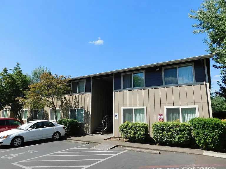 Fountain Court Apartments — Photo 10