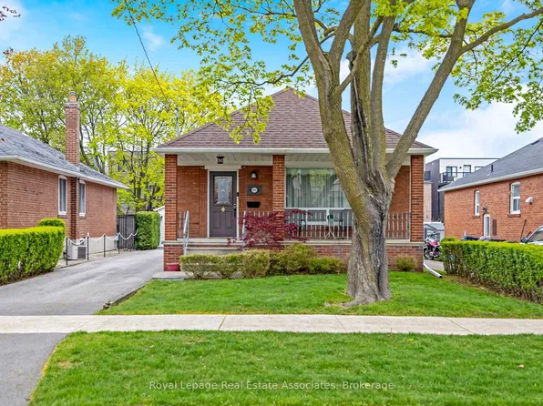 293 Thirtieth St, Toronto, ON M8W 3E4