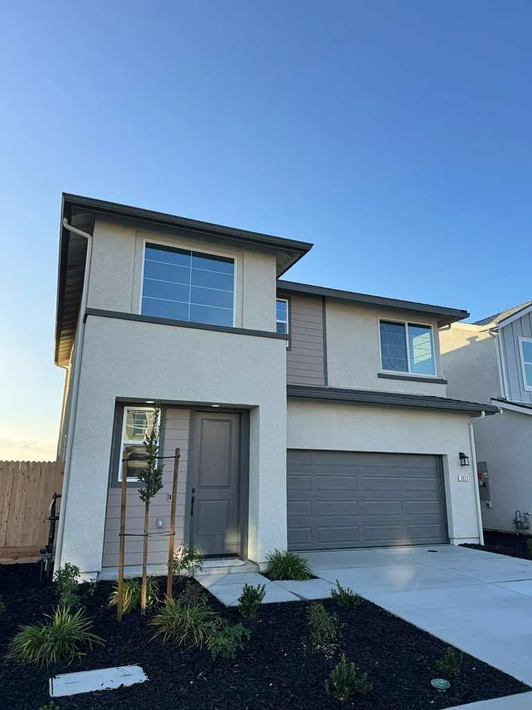 4 bed, 1758 sqft, $2,600 — Photo 1