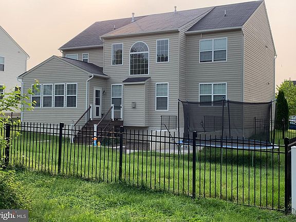 3rd image of 9043 Stone Crest Dr