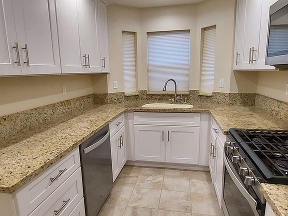 Kitchen has granite counters and S/S finish appliances. Gas range has 5 burners.