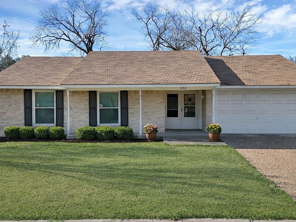 1st image of 909 Ravencroft Dr