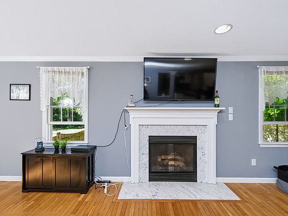 5th image of 24 Evergreen Rd